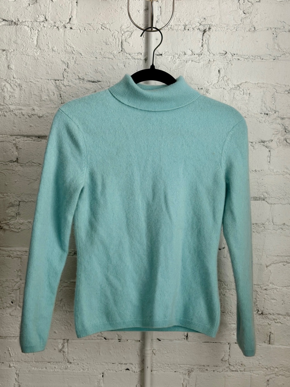 Privé 100% Cashmere Women's Light Blue Mock Neck Sweater